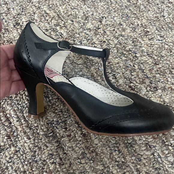 Unique Vintage Black T-Strap Heels - Picture 7 of 9
